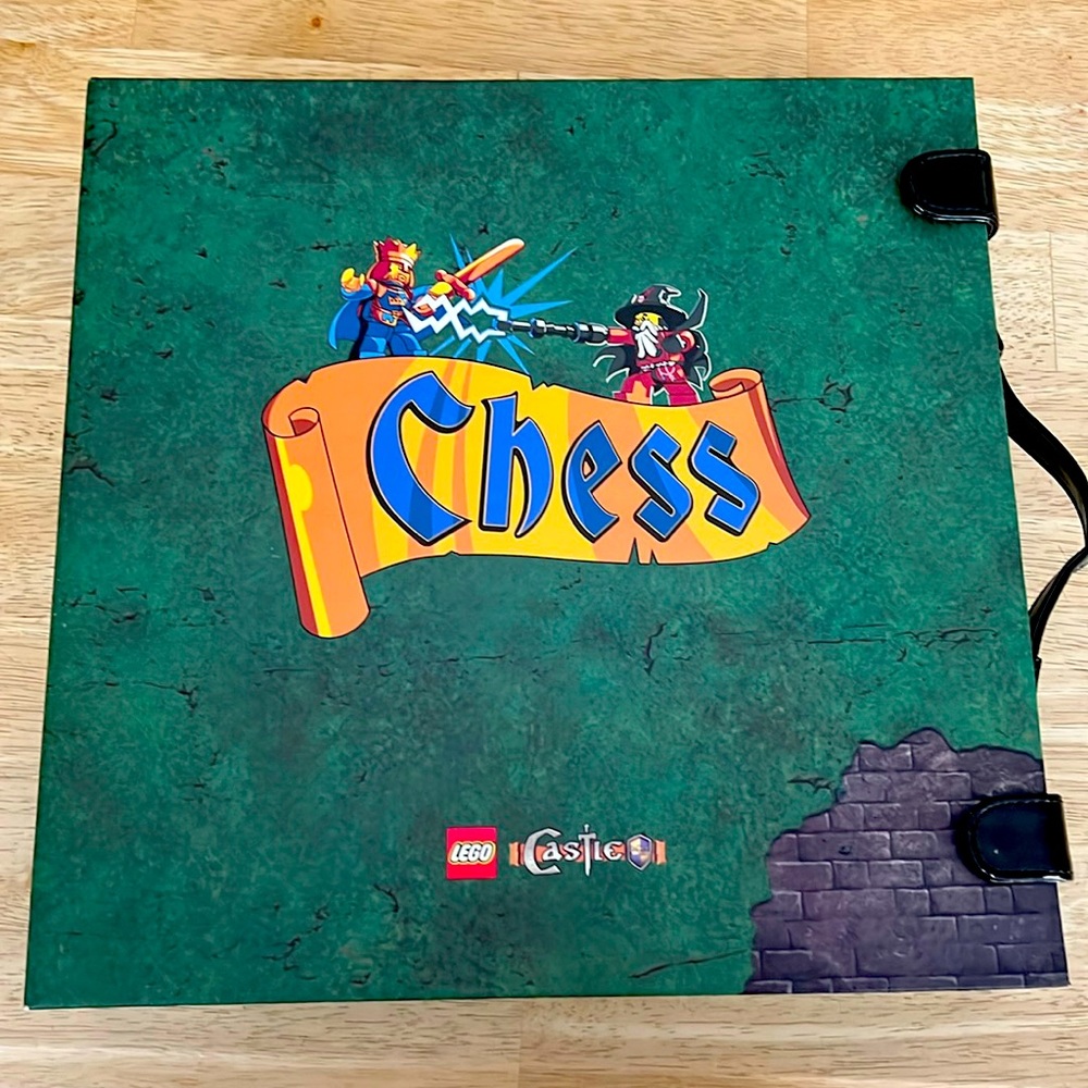 **Rare** New in box. Lego Chess from the Castle Collection. 285 pieces